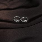 color: White gold pair