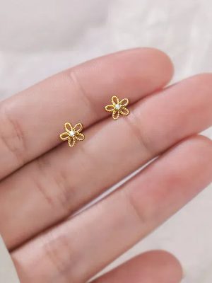 S925 Sterling Silver Plated 14K Gold Mini Flower Earrings Small Fresh Sweet Hollow Flower Earrings Single Diamond Earrings for Women