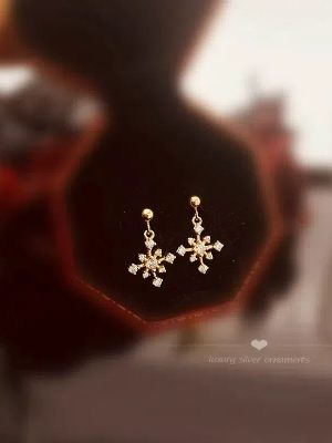 S925 Sterling Silver Plated 14K Gold Classic Snowflake Stud Earrings Women's Light Luxury Simple All-match Diamond Earrings Earrings
