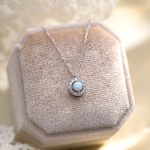 color: white gold
