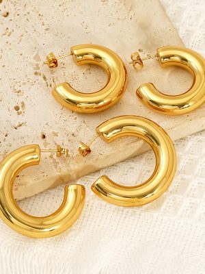 Gold-plated, non-fading, elegant stainless steel earrings—versatile, high-end C- shaped studs.