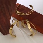 Simple Elegant Cross Smooth Opening Bracelet Stainless Steel Plated 18K Real Gold Bracelet Female Z195