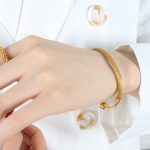 color: Z014-Gold Bangle