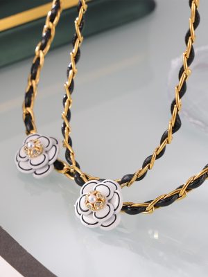 Simple Fresh Personality Leather Rope Winding Ornament Diamond Paint Design Camellia Pendant Stainless Steel Necklace