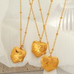 Popular Three-Dimensional Hand Holding Love Pendant Light Luxury Stainless Steel 18K Gold Necklace Jewelry