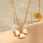 Japanese Style Stainless Steel Gold-Plated Simple Design Love Clover Necklace White Shell Elegant High-Grade Pendant for Women