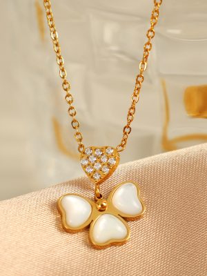 Japanese Style Stainless Steel Gold-Plated Simple Design Love Clover Necklace White Shell Elegant High-Grade Pendant for Women