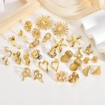 Light luxury, high-end new stainless steel earrings with a starfish design, non-fading, exaggerated earrings.