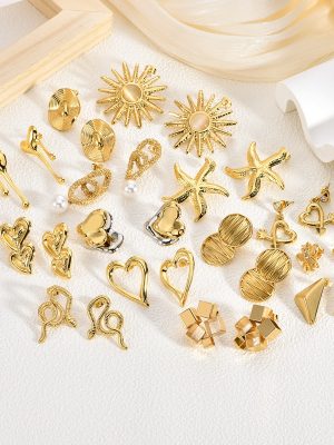 Light luxury, high-end new stainless steel earrings with a starfish design, non-fading, exaggerated earrings.