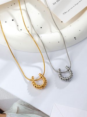 Stainless Steel Necklace Women's Retro Light Luxury Design New Simple and Versatile Advanced Clavicle Chain