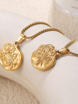 Light Luxury round Carved Pendant Necklace 18K Gold Plating Flower Personality Design Female