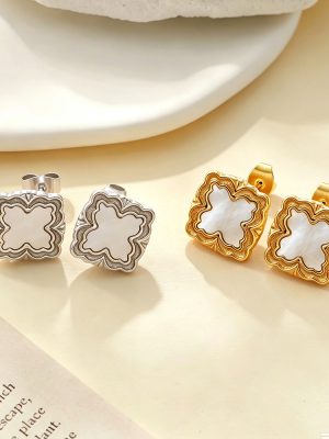 Retro Design Carved Clover White Shell Ear Studs Non-Fading High-End All-Match Earrings