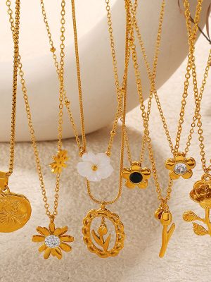 New Retro Round Brand Carved Rose Pendant Necklace Simple All-Match Advanced