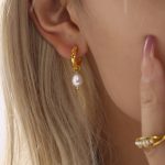 Stainless Steel Twist Buckle Natural Freshwater Cultured Pearl Earrings Earrings PVD Electroplated 18K Real Gold Earrings for Women