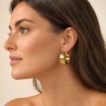 Gold-colored stainless steel vertical-striped wide-ring ear clip, female earrings ornament