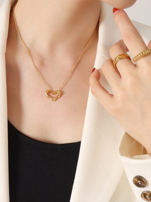 Cold Peach Heart Geometric Pendant Clavicle Necklace Women's Stainless Steel Square Jewelry Does Not Fade