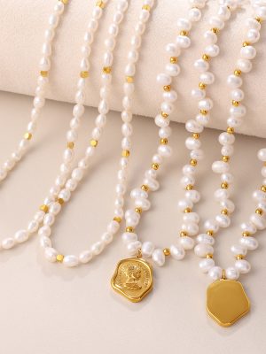 Light Luxury Design Geometric Pendant Clavicle Chain Women's High-Grade Vintage Pearl Necklace