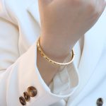 color: Z043 Narrow Gold Bangle