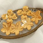 French Court Vintage Golden Flower Advanced Design Stainless Steel Earrings Earrings Female Temperament