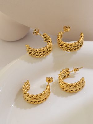 New Women's C- Shaped Twist Cold Unique Creative One Piece Dropshipping Geometric Plated 18K Gold Earrings