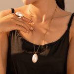 French Marka Oval Fritillary Pendant Clavicle Necklace Ring Earrings Stainless Steel Plated 18K Real Gold Light Luxury Set