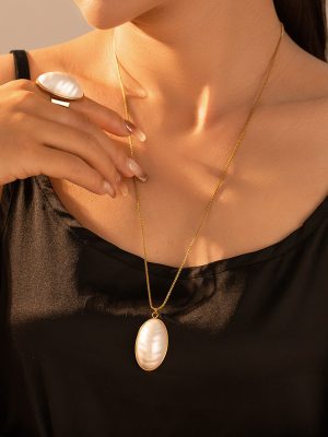 French Marka Oval Fritillary Pendant Clavicle Necklace Ring Earrings Stainless Steel Plated 18K Real Gold Light Luxury Set