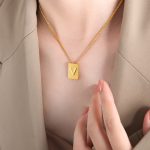 color: P1506-V Letter Gold Necklace -40+5cm