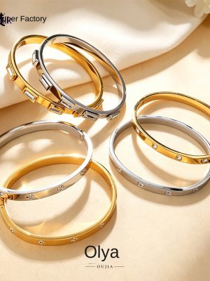 Stainless Steel Bracelet Six-Pointed Star Buckle Bracelet 18K Gold-Plated Rhinestone Light Luxury