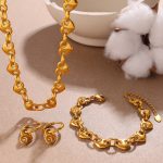 New Simple Elegant Autumn and Winter Hollow Heart-Shaped Earrings Bracelet Necklace Light Luxury Advanced Suit