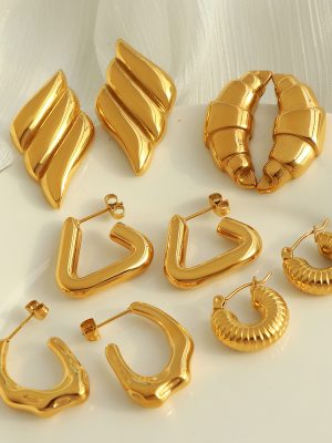 Design Croissant Hammered Triangle Earrings Light Luxury 18K Commuter Earrings