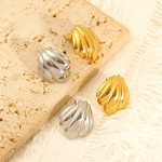 Marine-themed stud earrings, high-end gold-plated stainless steel scallop earrings for women