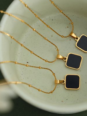 New Retro Light Luxury Premium Square Plate Pendant Clavicle Chain Personality Design Stainless Steel Ornament