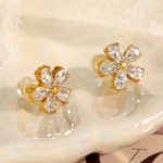 Simple Temperament Inlaid Transparent Diamond Flower Earrings Stainless Steel Jewelry Stud Earrings Advanced