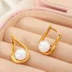 French Design Geometric Three-Dimensional Water Drop Earrings Imitation Pearl Cross Stud Earrings Retro Elegant Metal Earrings