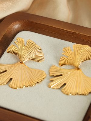 New Mild Luxury Retro Fresh All-Match Stainless Steel Gold-Plated Ginkgo Leaf Earrings Irregular Ornament Women