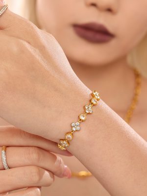 Stainless Steel Plum Blossom round Diamond Hand-Assembled Zircon Bracelet Female Plated 18K Real Gold Supply