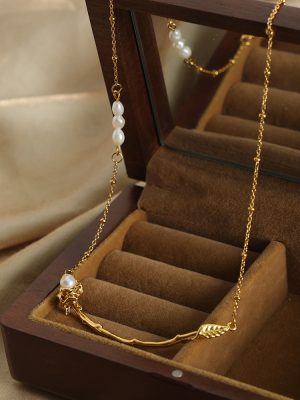 French Style New Design Simple Stainless Steel Gold-Plated Roses Pendant with Freshwater Pearl Necklace Ornament