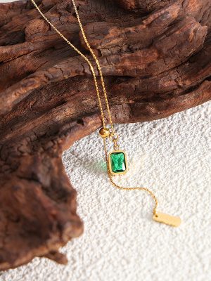 Court Emerald Zircon Pull Tassel Square Plate English Letter Necklace Clavicle Chain Elegant Girls Ornament