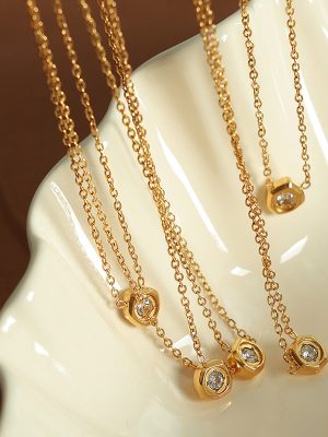 Simple Geometric round Pendant Stainless Steel Necklace Exquisite Refined Grace Inlaid Zircon Clavicle Chain
