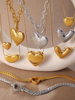 New Cold Gold Love Pendant Necklace Clavicle Chain Stainless Steel 18K Gold Plating Personalized All-Match Jewelry Women