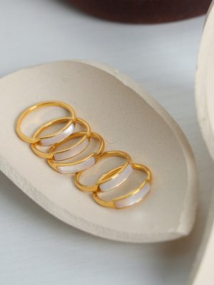 French Style New Simple Design Advanced Inlaid White Mother Shell Stainless Steel Ring Graceful Personality Ornament Female