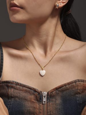 French Light Extravagant Love Heart Shell Pendant Necklace Stainless Steel 18K Gold Plating Exquisite Necklace Jewelry