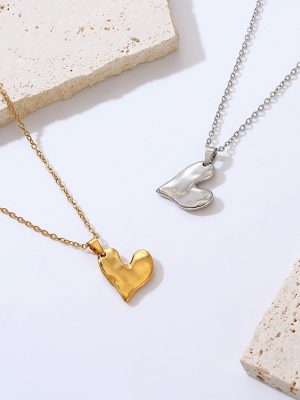 Simple Three-Dimensional Small Heart Necklace Female Peach Heart Asymmetric Irregular Advanced Design Stainless Steel Clavicle Chain