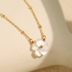 Light Luxury Sweet Shell Flower Necklace Simple High-Grade Temperament Women's Stainless Steel Necklace