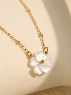 Light Luxury Sweet Shell Flower Necklace Simple High-Grade Temperament Women's Stainless Steel Necklace