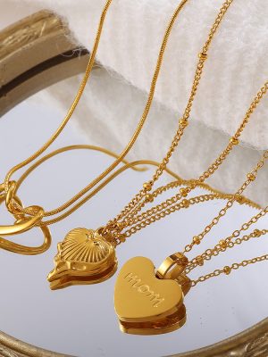 Love Photo Frame Necklace Carved Mom Heart-Shaped Pendant Light Luxury All-Matching Female