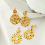 French Style Hepburn Grid Earrings Gentle Retro Affordable Luxury Earrings Plated 18K Golden Hollow Steel Disc Shape