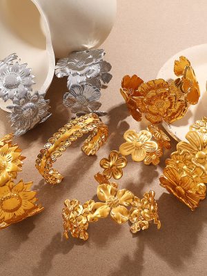 Hong Kong Retro Beautiful Flowers Bracelet Stainless Steel Plated 18K Gold Light Luxury Advanced Ornament Women