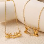 Stainless Steel Hand-to-Heart Necklace Love Heart-Shaped Clavicle Hip Hop