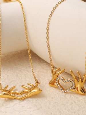 Stainless Steel Hand-to-Heart Necklace Love Heart-Shaped Clavicle Hip Hop